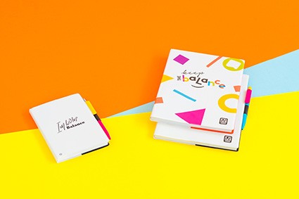 Oprawy wymienne Vario z kolorowymi nadrukami oraz mały notes